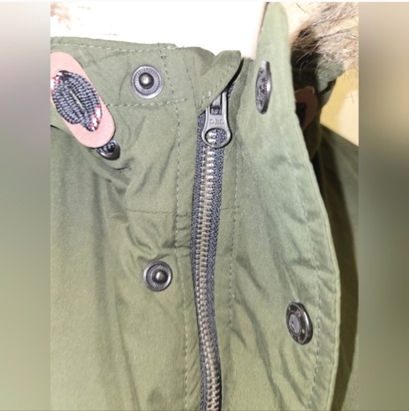 Old Navy Olive Green Parka with Faux Fur Hood - Picture 4 of 10